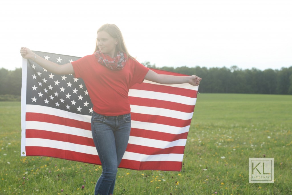 senior photo america flag